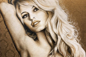 Saskia-Vugts_Portretschilder Brigitte Bardot rosé goudenbrokaatstof 100x100 maarten